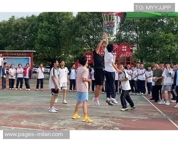 伦纳德称赞巴图姆如粘合剂般重要积极防守展现活力与团队精神 伦纳德称赞巴图姆如粘合剂般重要积极防守展现活力与团队精神