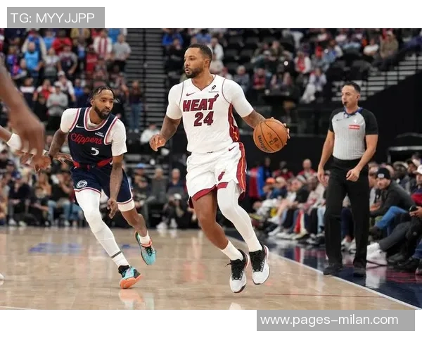 鲍威尔与希罗携手共进共同探讨默契配合之道 鲍威尔与希罗携手共进共同探讨默契配合之道